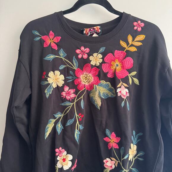 New Johnny Was Hi-Lo Pullover Black Floral Embroidered Slit Long Sleeve Sz S - Picture 4 of 6